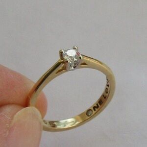 Gorgeous 0.15ct quality diamond solitaire ring